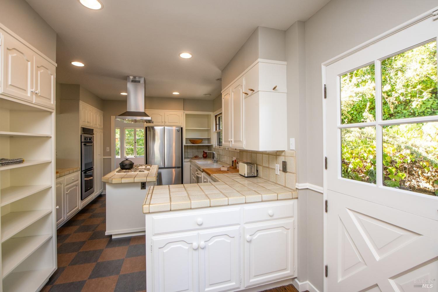 Detail Gallery Image 20 of 40 For 20 Vista Dr, Kentfield,  CA 94904 - 4 Beds | 1/1 Baths