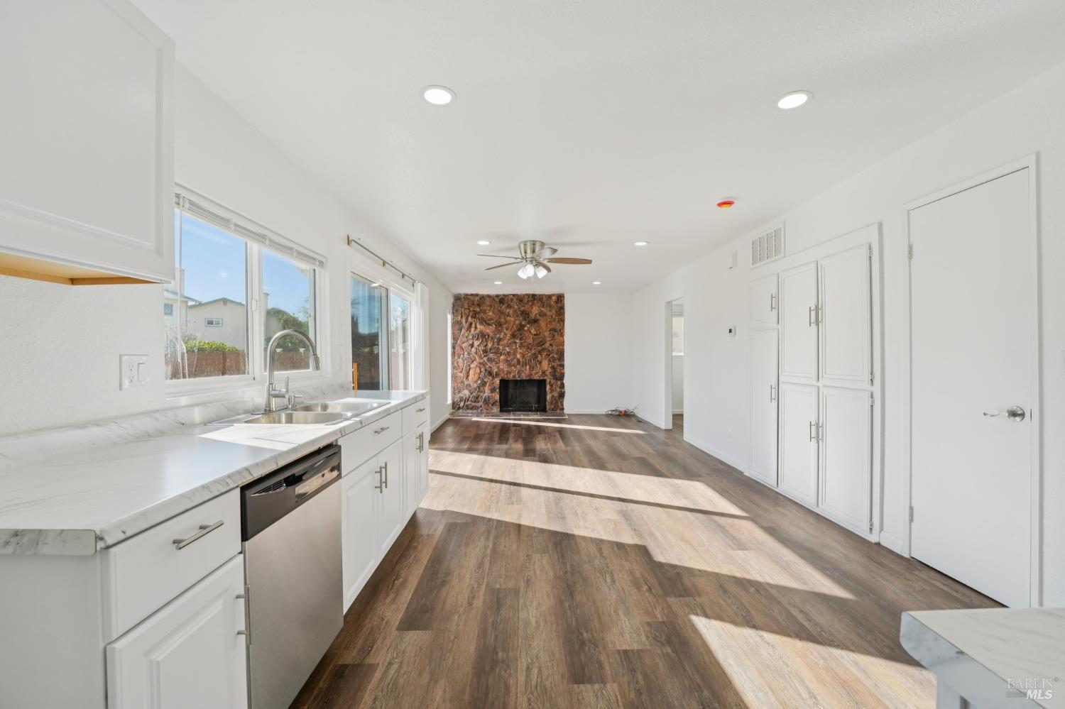 Detail Gallery Image 11 of 32 For 1109 Waxwing Dr, Suisun City,  CA 94585 - 4 Beds | 2/1 Baths