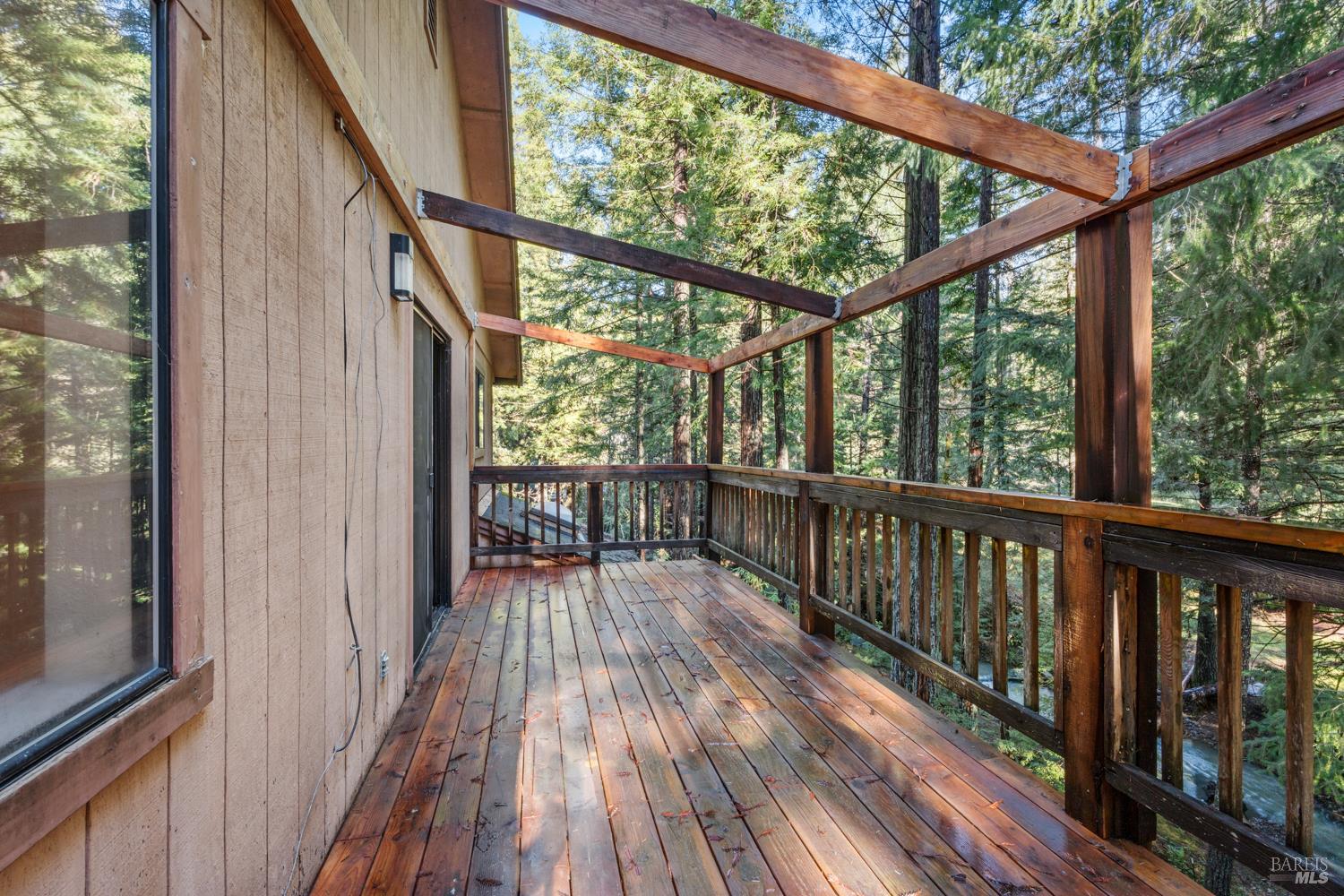 Detail Gallery Image 9 of 12 For 25237 Bluejay Ln, Willits,  CA 95490 - 3 Beds | 2/1 Baths