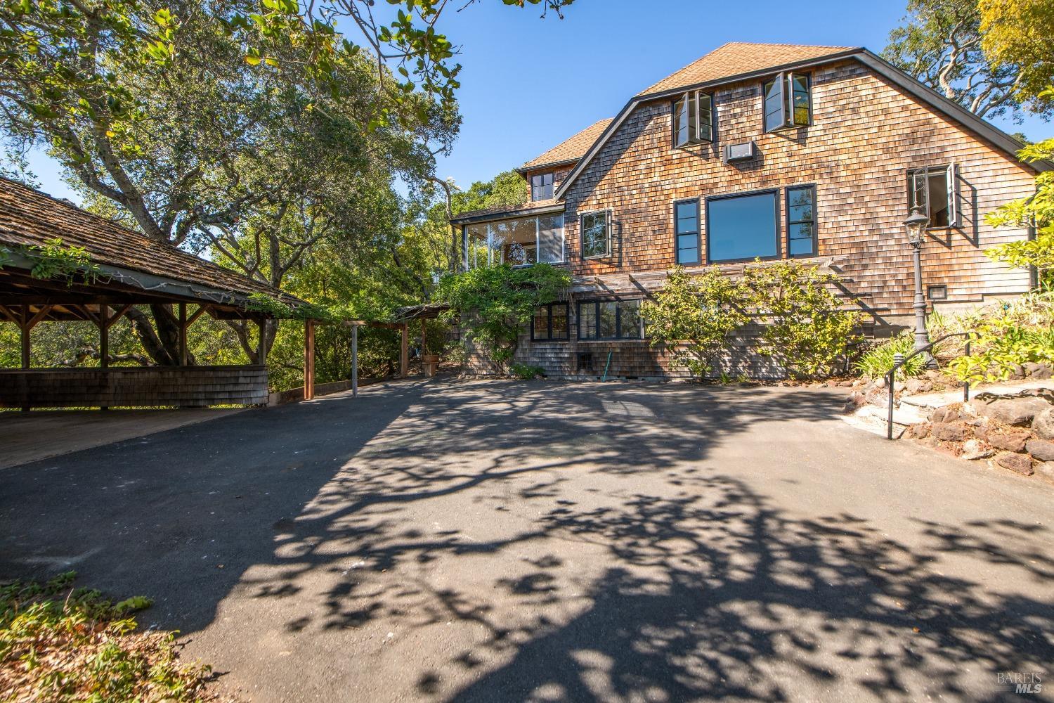 Detail Gallery Image 4 of 40 For 20 Vista Dr, Kentfield,  CA 94904 - 4 Beds | 1/1 Baths