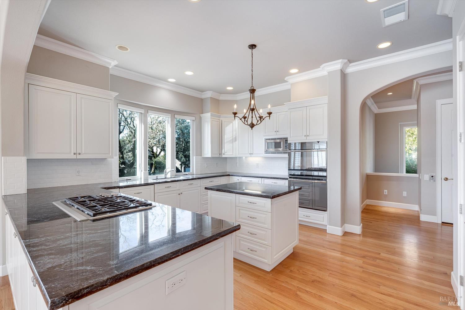 Detail Gallery Image 14 of 48 For 3557 Golf View Ter, Santa Rosa,  CA 95405 - 4 Beds | 3/1 Baths