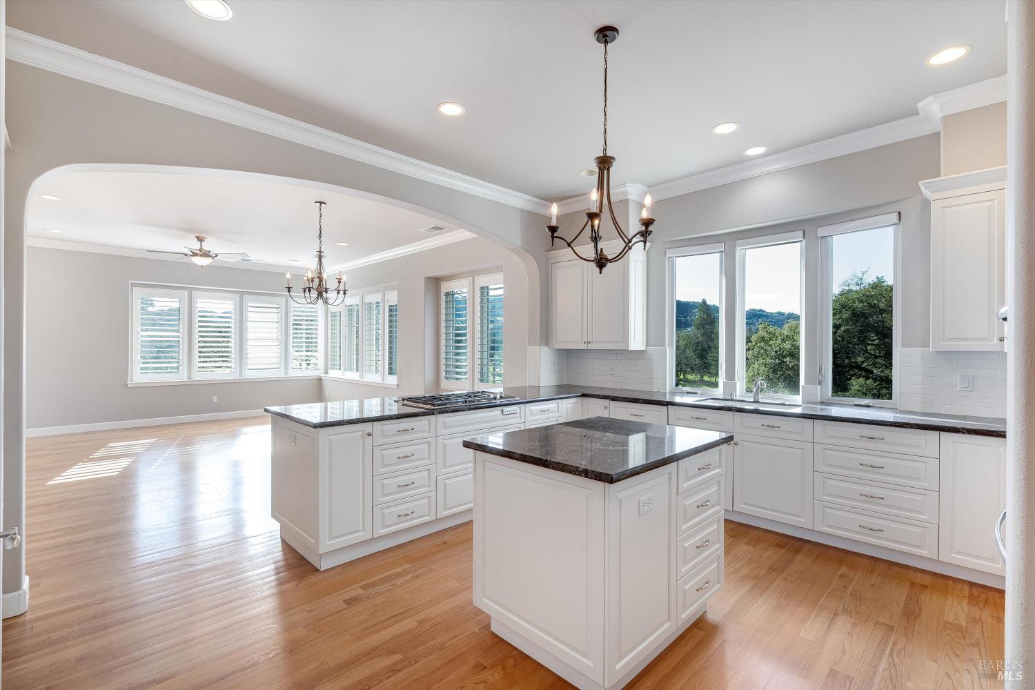 Detail Gallery Image 15 of 48 For 3557 Golf View Ter, Santa Rosa,  CA 95405 - 4 Beds | 3/1 Baths