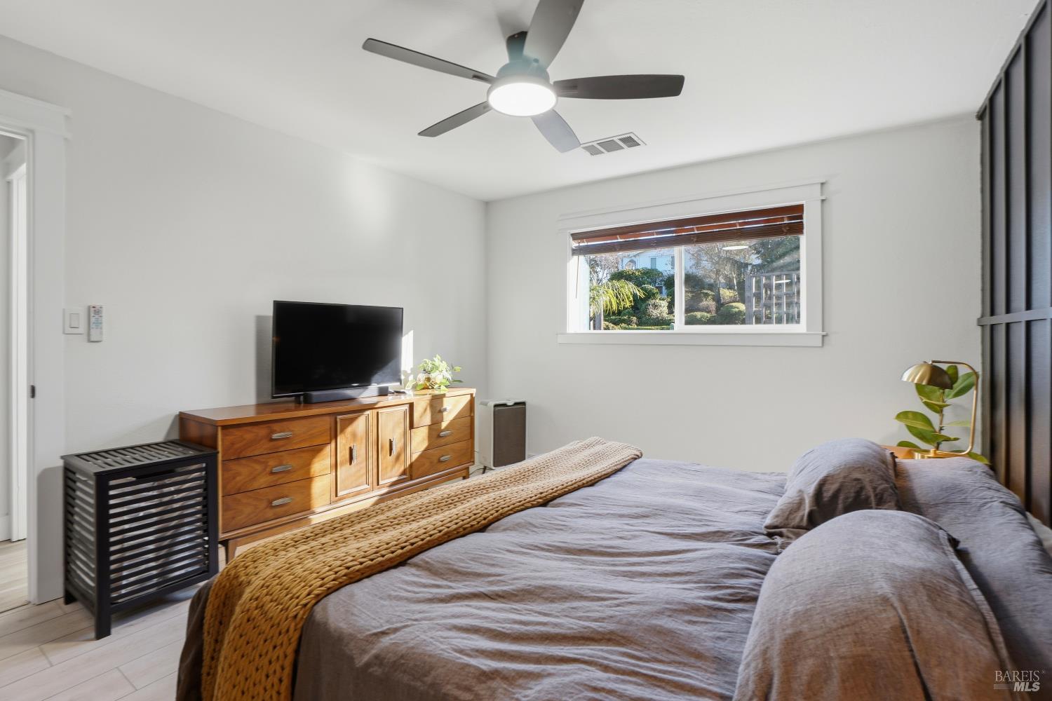 Detail Gallery Image 34 of 39 For 823 Shell Ave, Martinez,  CA 94553 - 3 Beds | 1 Baths