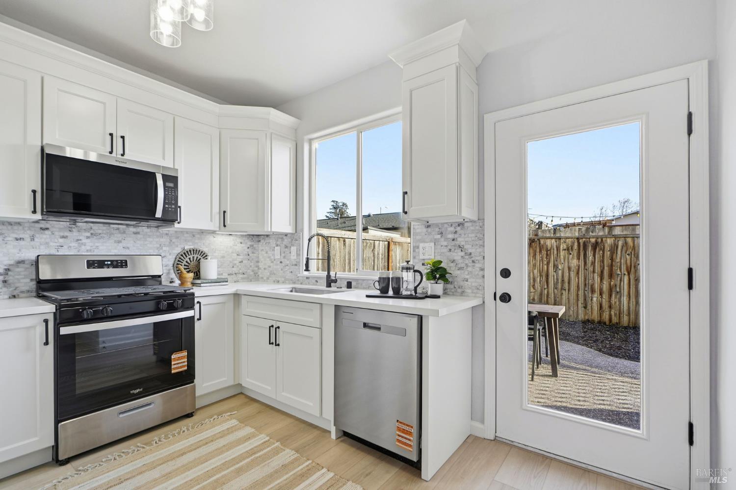 Detail Gallery Image 9 of 40 For 1740 Cork Tree Ln, Santa Rosa,  CA 95404 - 3 Beds | 2/1 Baths