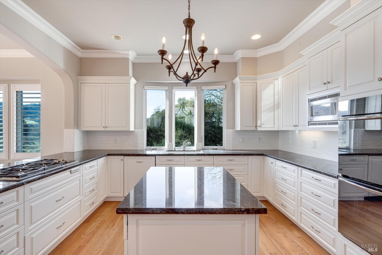 Detail Gallery Image 13 of 48 For 3557 Golf View Ter, Santa Rosa,  CA 95405 - 4 Beds | 3/1 Baths