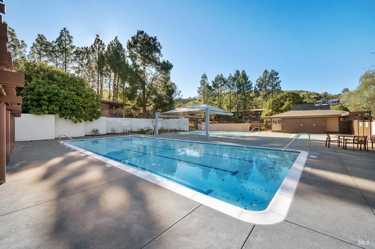 Detail Gallery Image 40 of 48 For 46 Surrey Ln, San Rafael,  CA 94903 - 2 Beds | 2 Baths