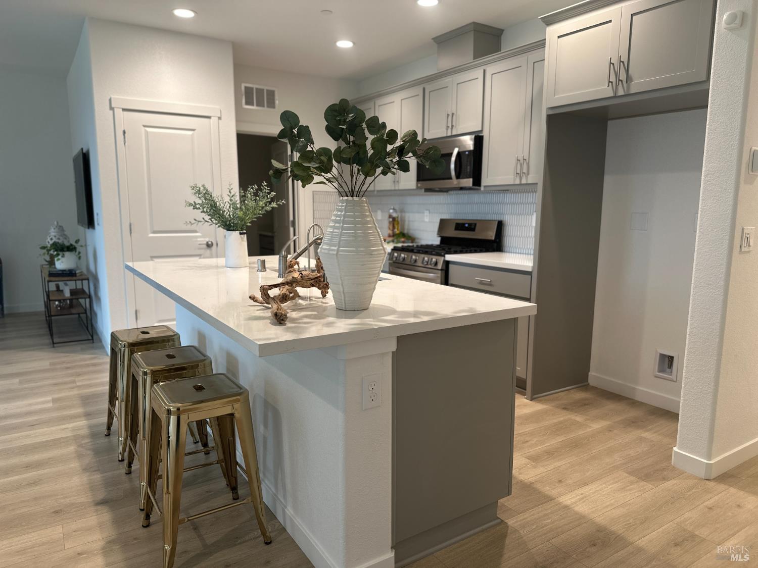 Detail Gallery Image 3 of 20 For 5422 Nuovo Way, Antioch,  CA 94531 - 4 Beds | 2 Baths