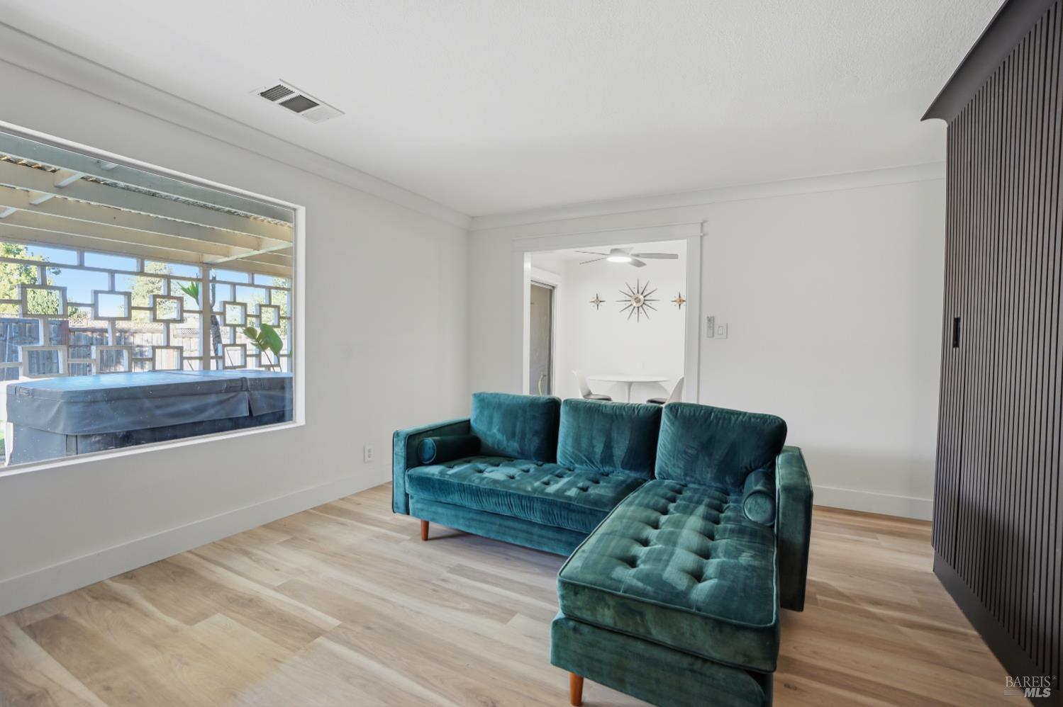 Detail Gallery Image 11 of 39 For 823 Shell Ave, Martinez,  CA 94553 - 3 Beds | 1 Baths