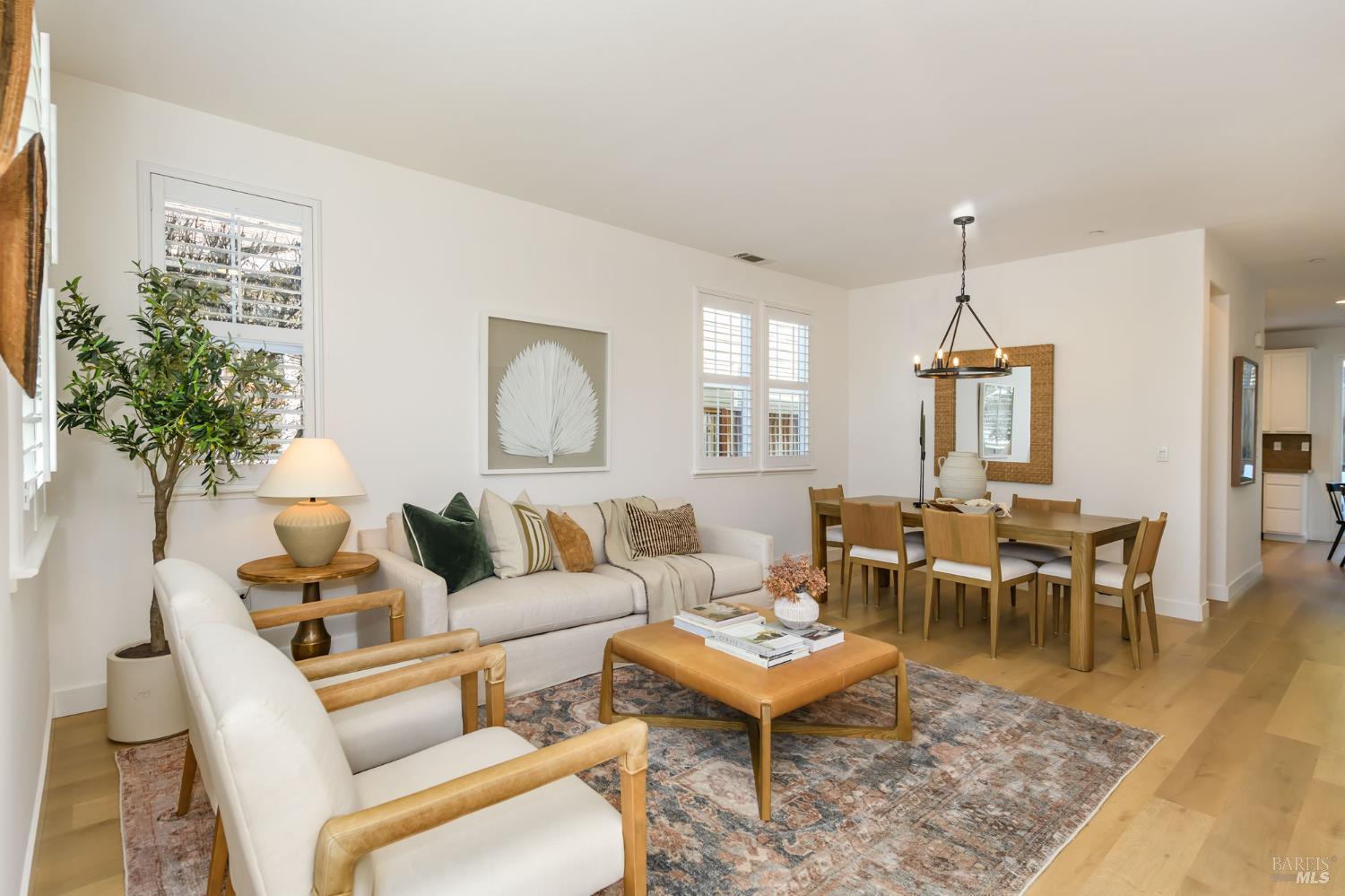 Detail Gallery Image 6 of 46 For 1727 Chinar Dr, Petaluma,  CA 94954 - 4 Beds | 2/1 Baths