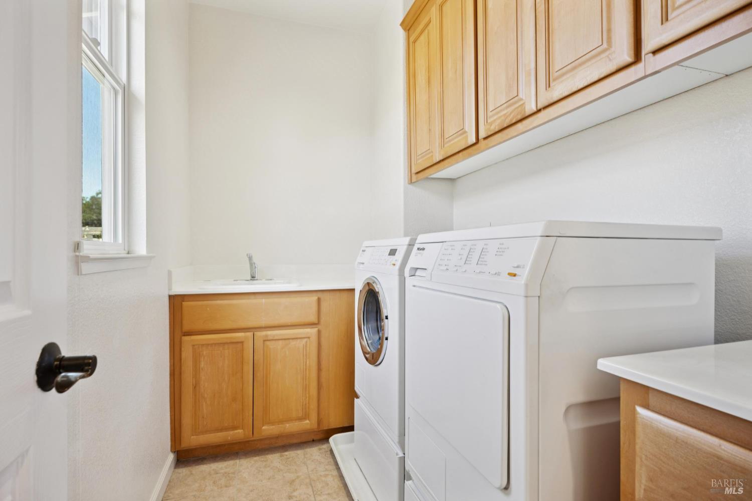 Detail Gallery Image 28 of 38 For 71 Oak Grove Dr, Novato,  CA 94949 - 4 Beds | 3/1 Baths