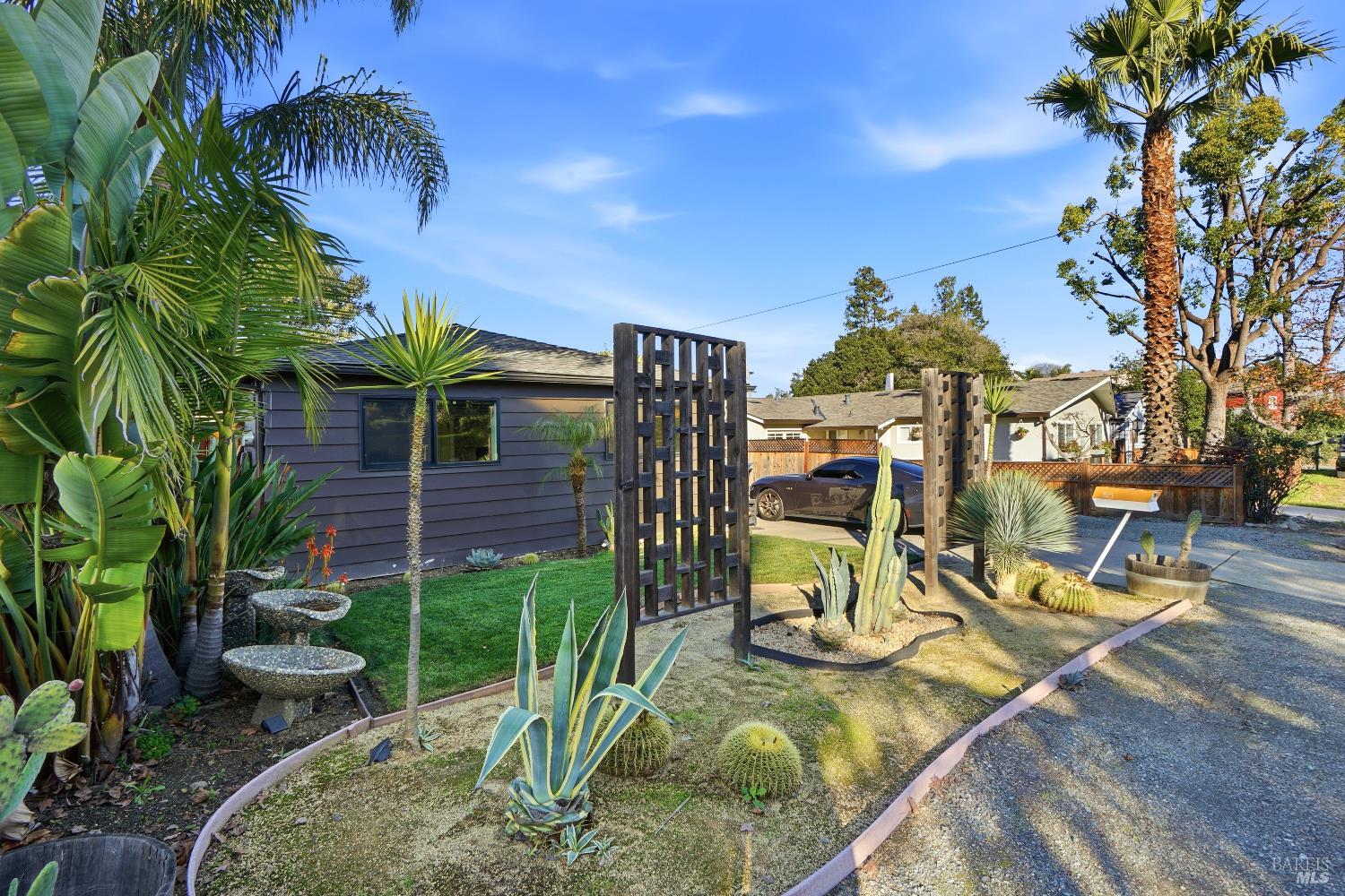 Detail Gallery Image 4 of 39 For 823 Shell Ave, Martinez,  CA 94553 - 3 Beds | 1 Baths