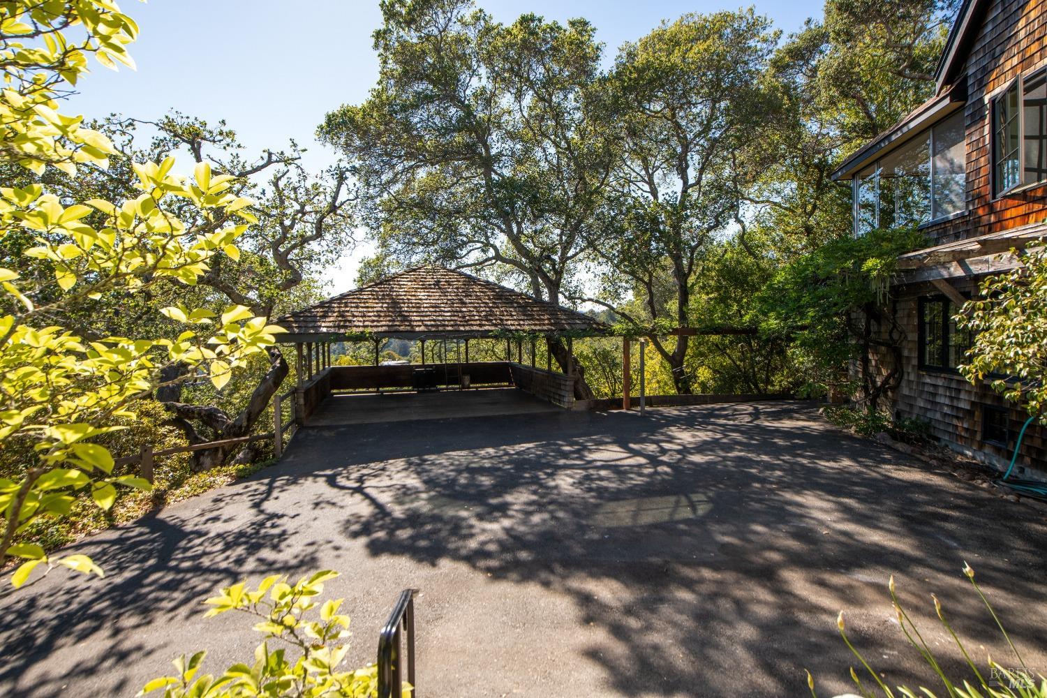 Detail Gallery Image 6 of 40 For 20 Vista Dr, Kentfield,  CA 94904 - 4 Beds | 1/1 Baths