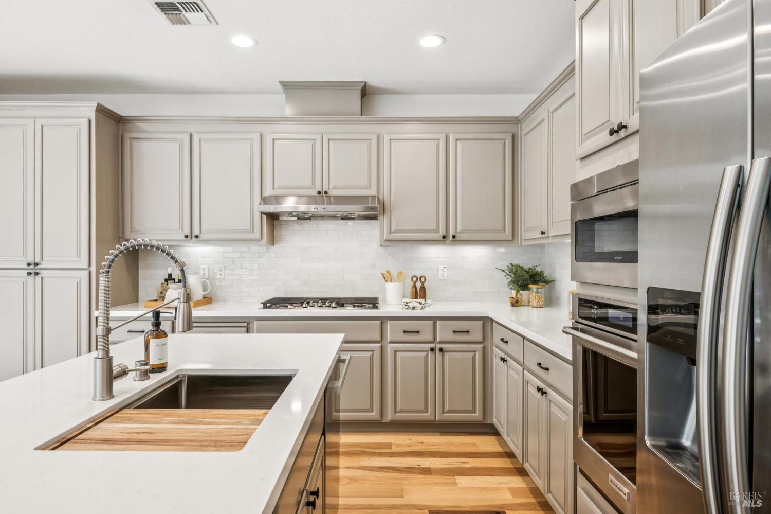 Detail Gallery Image 15 of 38 For 71 Oak Grove Dr, Novato,  CA 94949 - 4 Beds | 3/1 Baths