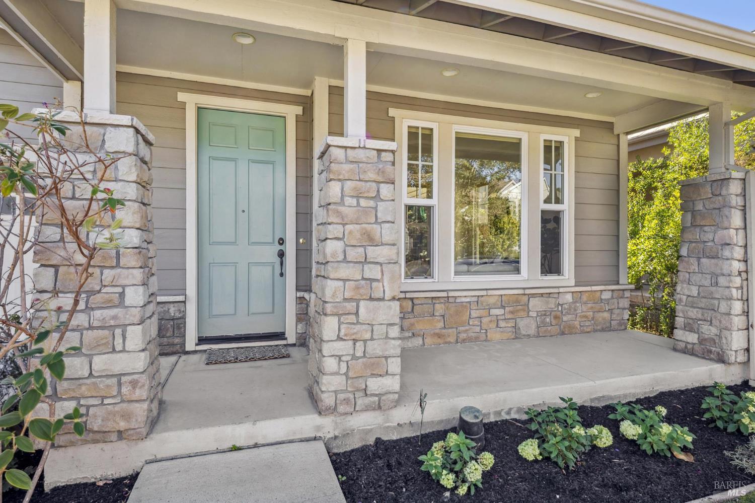 Detail Gallery Image 2 of 38 For 71 Oak Grove Dr, Novato,  CA 94949 - 4 Beds | 3/1 Baths