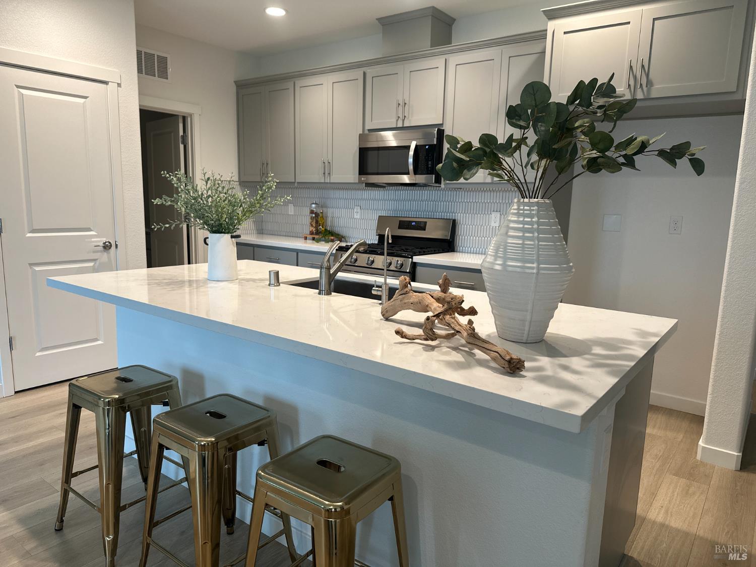 Detail Gallery Image 2 of 20 For 5422 Nuovo Way, Antioch,  CA 94531 - 4 Beds | 2 Baths