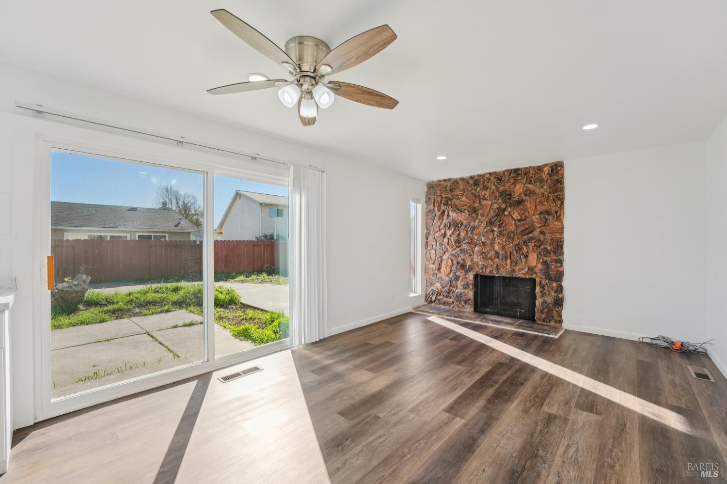 Detail Gallery Image 7 of 32 For 1109 Waxwing Dr, Suisun City,  CA 94585 - 4 Beds | 2/1 Baths