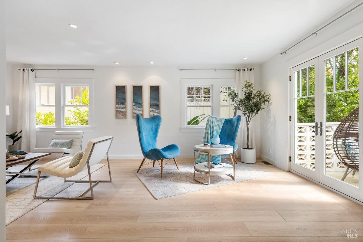 Detail Gallery Image 3 of 31 For 338 Paloma Ave, San Rafael,  CA 94901 - 4 Beds | 2/1 Baths