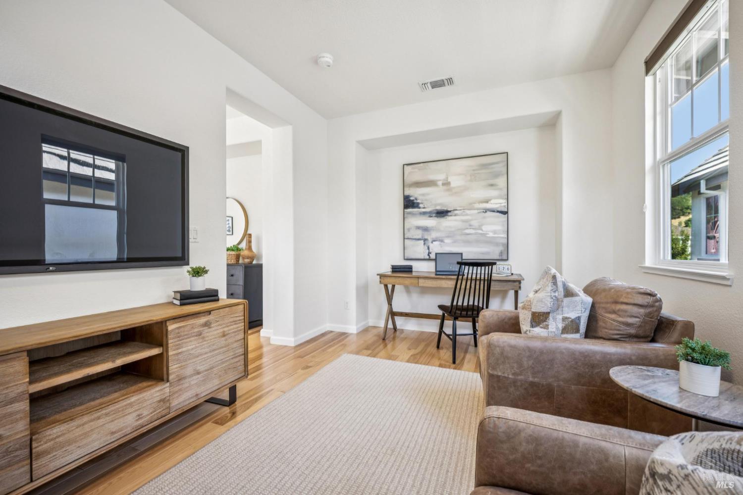 Detail Gallery Image 25 of 38 For 71 Oak Grove Dr, Novato,  CA 94949 - 4 Beds | 3/1 Baths