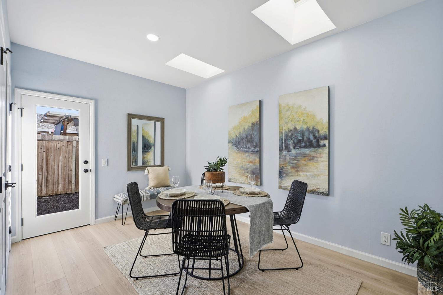 Detail Gallery Image 14 of 40 For 1740 Cork Tree Ln, Santa Rosa,  CA 95404 - 3 Beds | 2/1 Baths