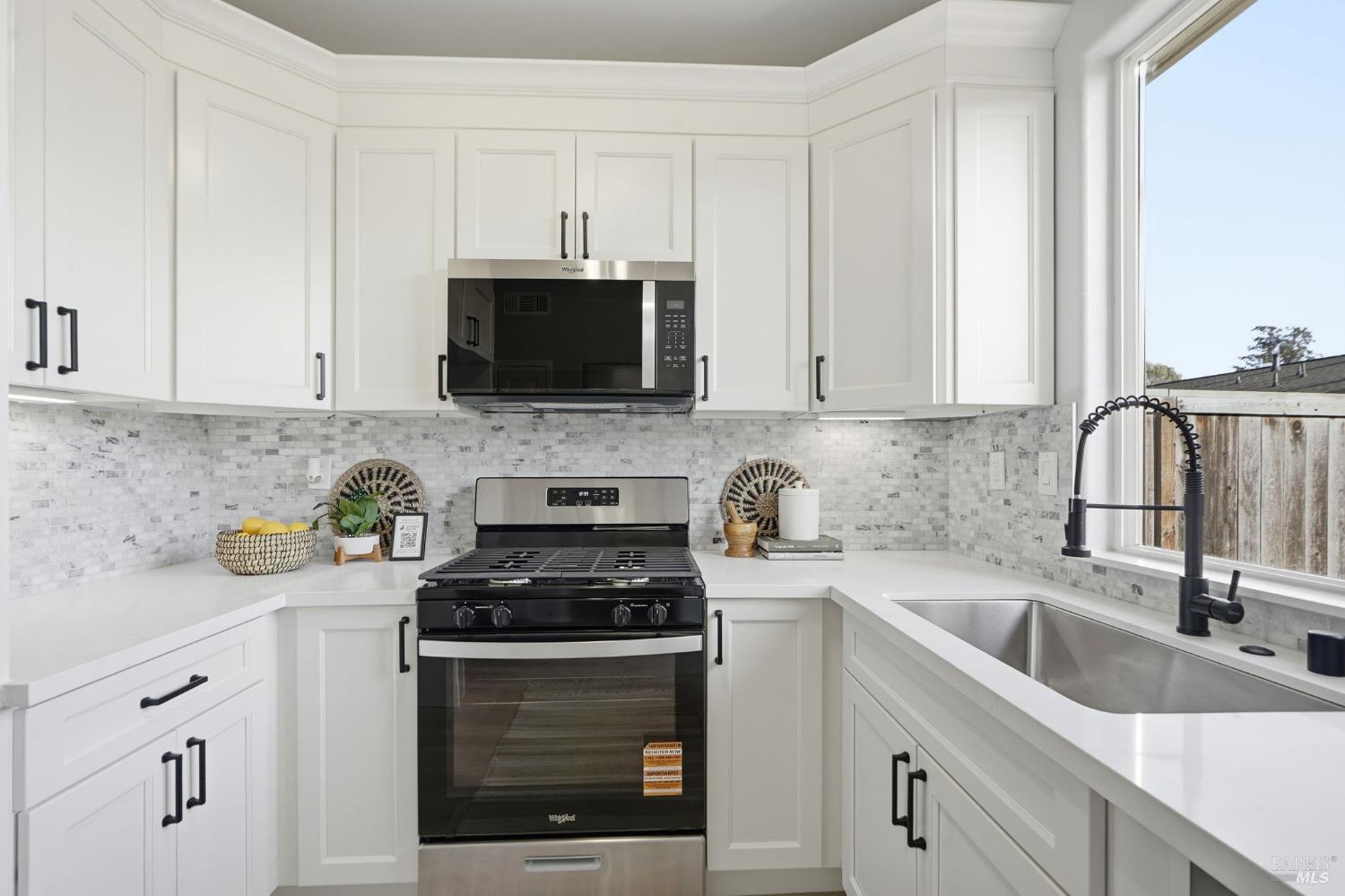 Detail Gallery Image 11 of 40 For 1740 Cork Tree Ln, Santa Rosa,  CA 95404 - 3 Beds | 2/1 Baths