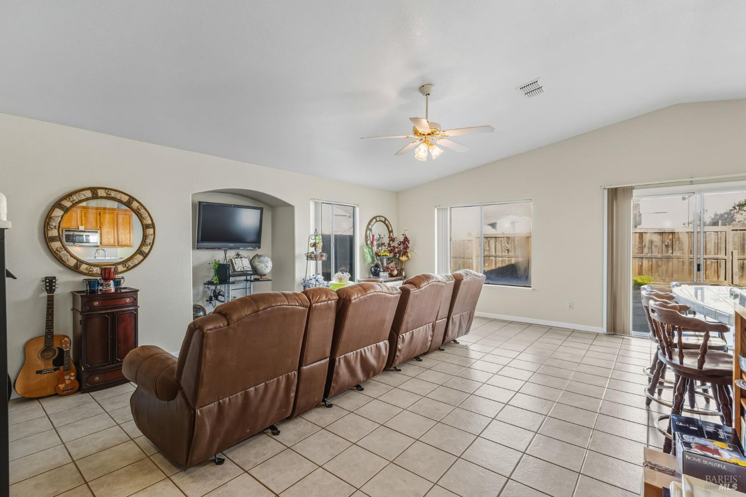 Detail Gallery Image 22 of 52 For 6996 Mortara Ct, Vallejo,  CA 94591 - 4 Beds | 3 Baths