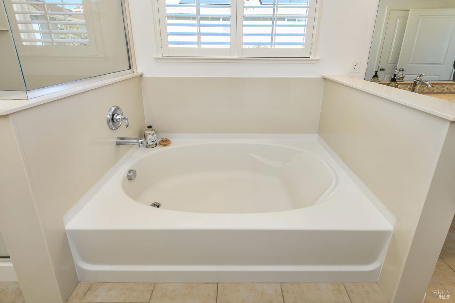 Detail Gallery Image 29 of 46 For 1727 Chinar Dr, Petaluma,  CA 94954 - 4 Beds | 2/1 Baths