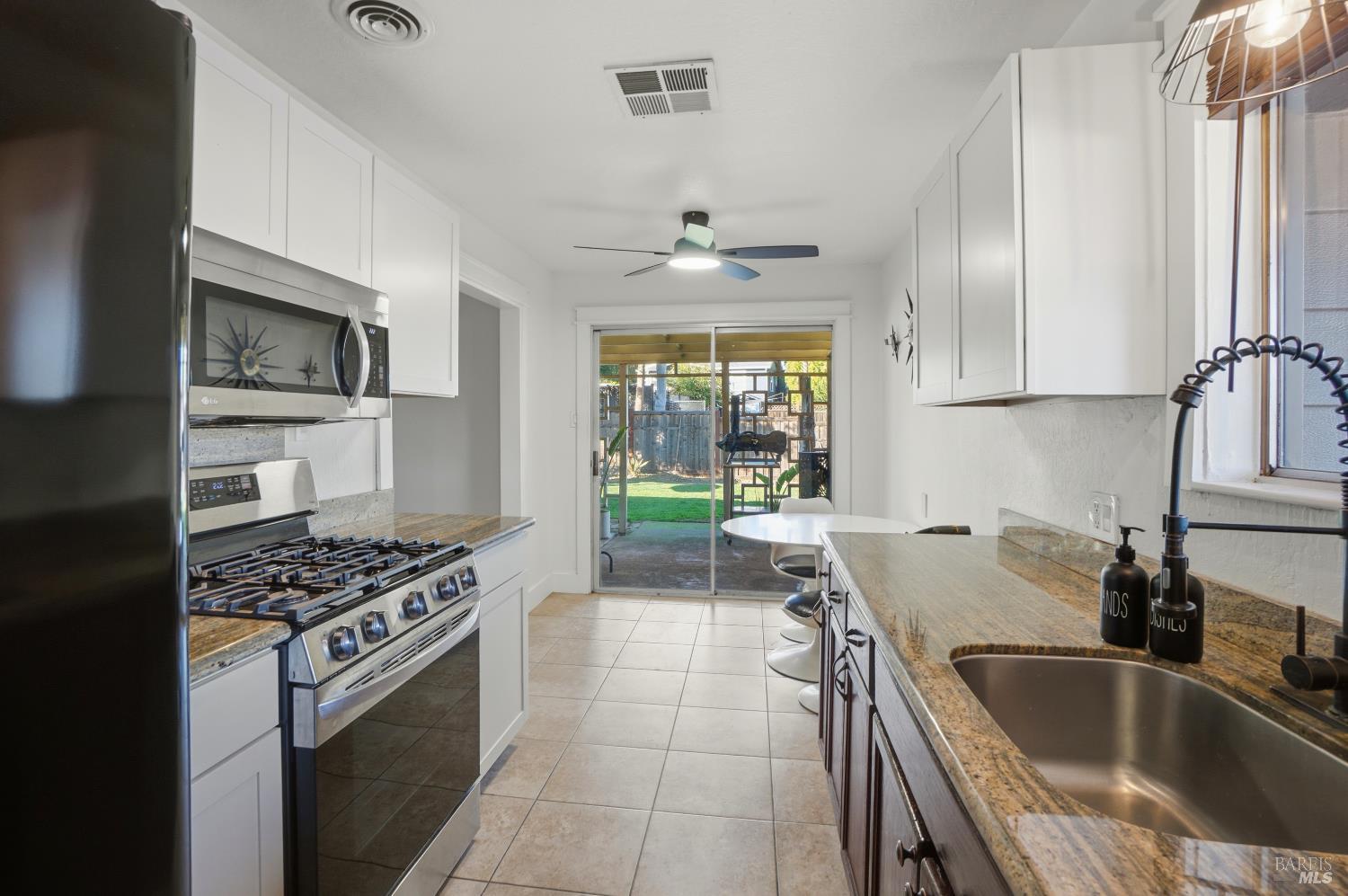 Detail Gallery Image 13 of 39 For 823 Shell Ave, Martinez,  CA 94553 - 3 Beds | 1 Baths