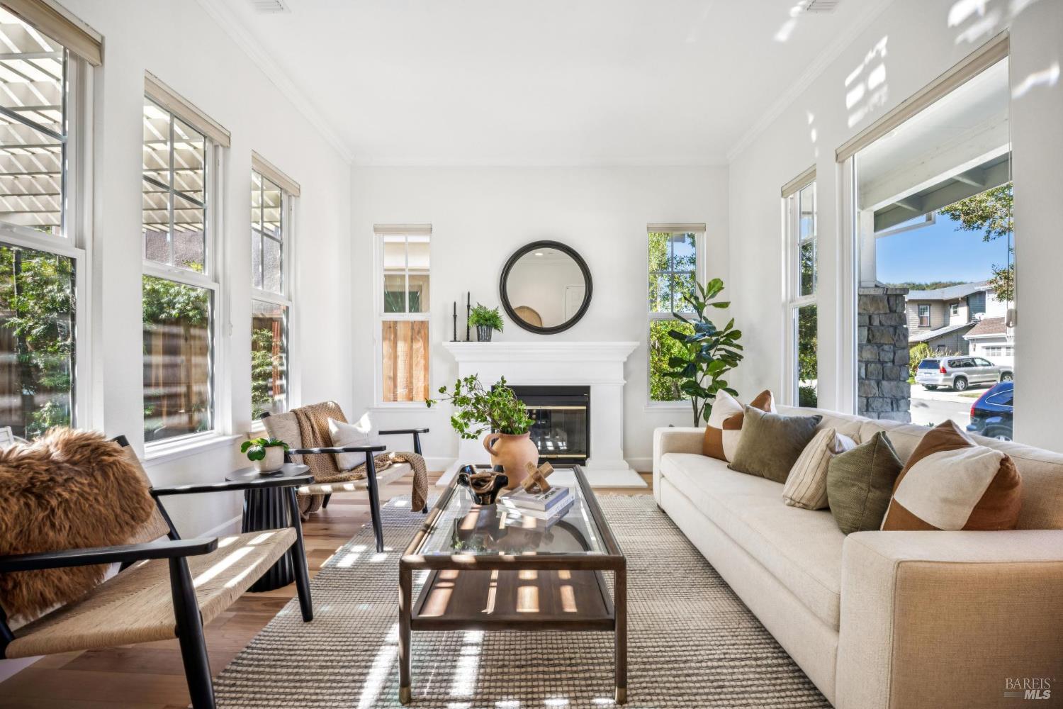 Detail Gallery Image 4 of 38 For 71 Oak Grove Dr, Novato,  CA 94949 - 4 Beds | 3/1 Baths