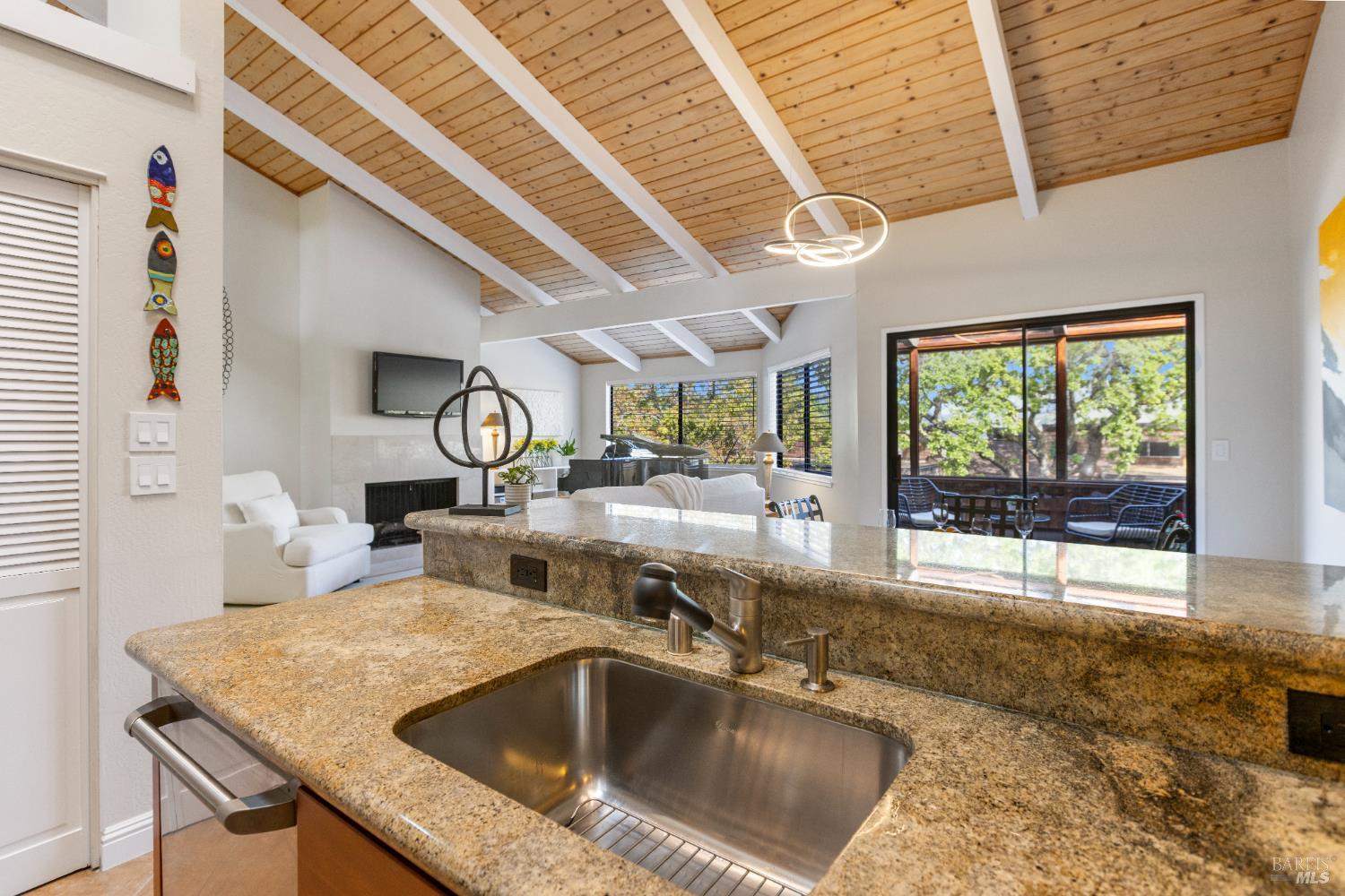 Detail Gallery Image 13 of 48 For 428 El Faisan Dr, San Rafael,  CA 94903 - 2 Beds | 2 Baths