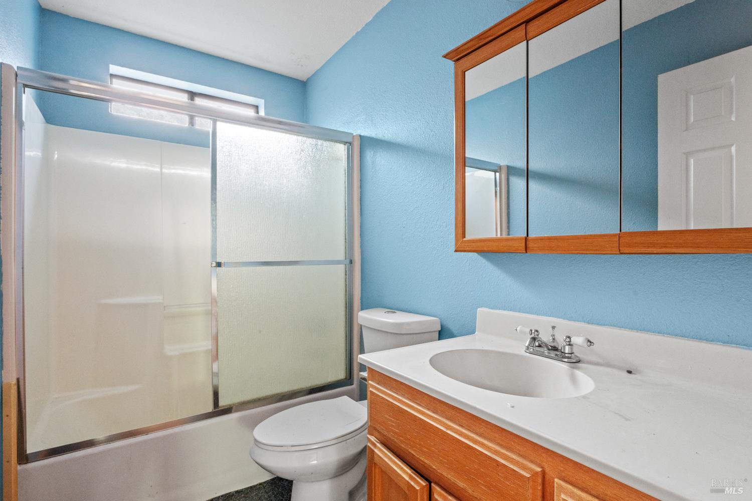 Detail Gallery Image 8 of 12 For 25237 Bluejay Ln, Willits,  CA 95490 - 3 Beds | 2/1 Baths