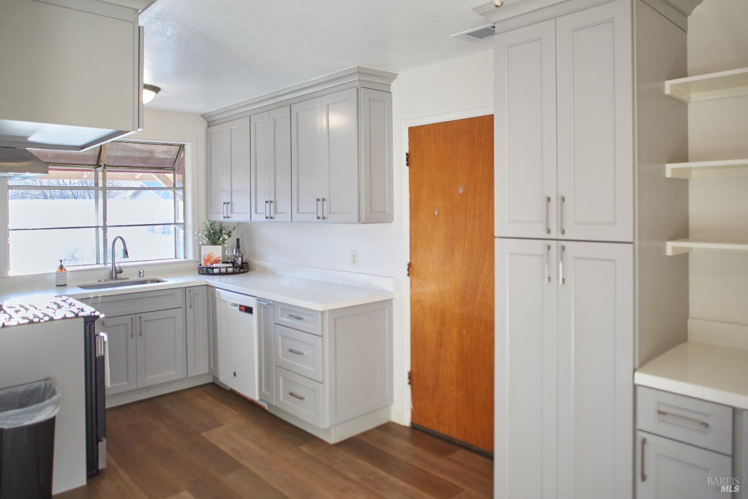 Detail Gallery Image 6 of 12 For 309 Adobe Dr, Vacaville,  CA 95687 - 3 Beds | 2 Baths