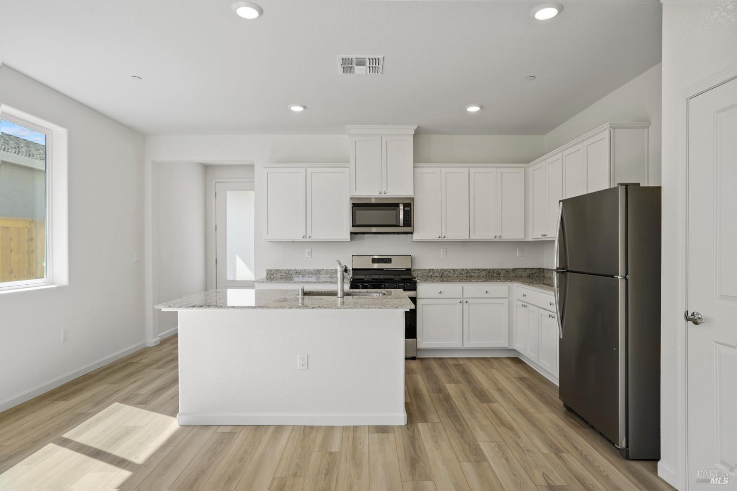 Detail Gallery Image 6 of 15 For 2220 Front Porch Ln, Rio Vista,  CA 94571 - 2 Beds | 2/1 Baths