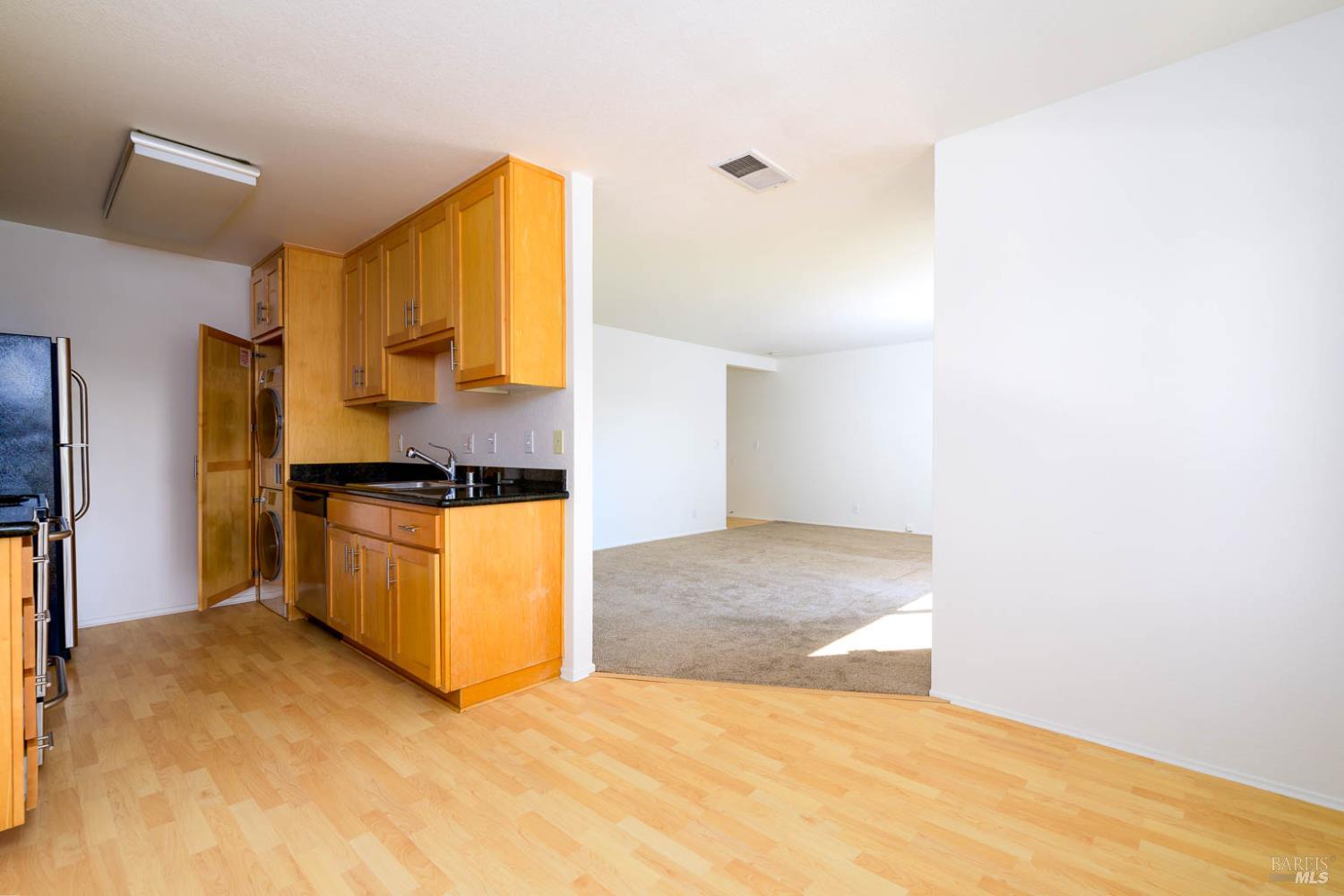 Detail Gallery Image 2 of 11 For 900 Cambridge Dr #114,  Benicia,  CA 94510 - 2 Beds | 1 Baths