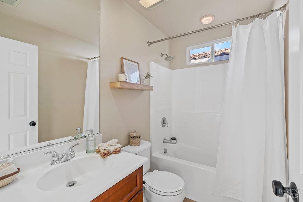 Detail Gallery Image 29 of 37 For 2148 Nectarine Dr, Santa Rosa,  CA 95404 - 3 Beds | 3 Baths