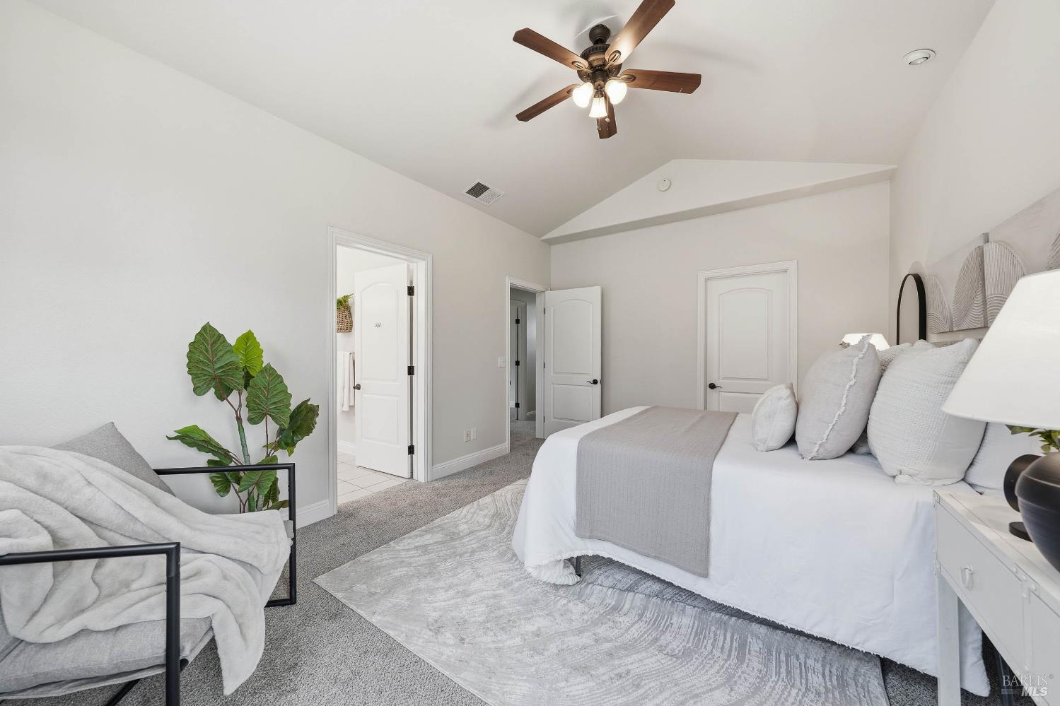 Detail Gallery Image 4 of 75 For 19429 Moon Ridge Rd, Hidden Valley Lake,  CA 95467 - 4 Beds | 2/1 Baths