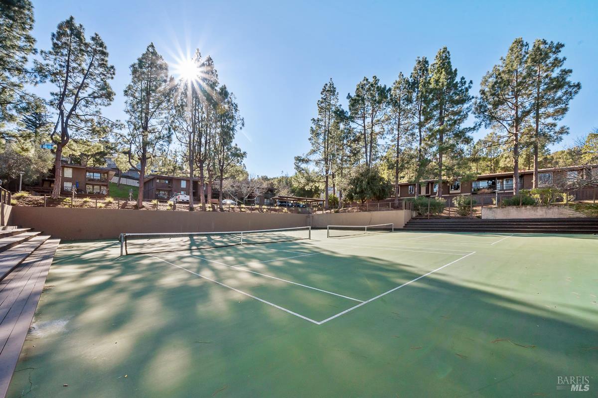 Detail Gallery Image 43 of 48 For 46 Surrey Ln, San Rafael,  CA 94903 - 2 Beds | 2 Baths