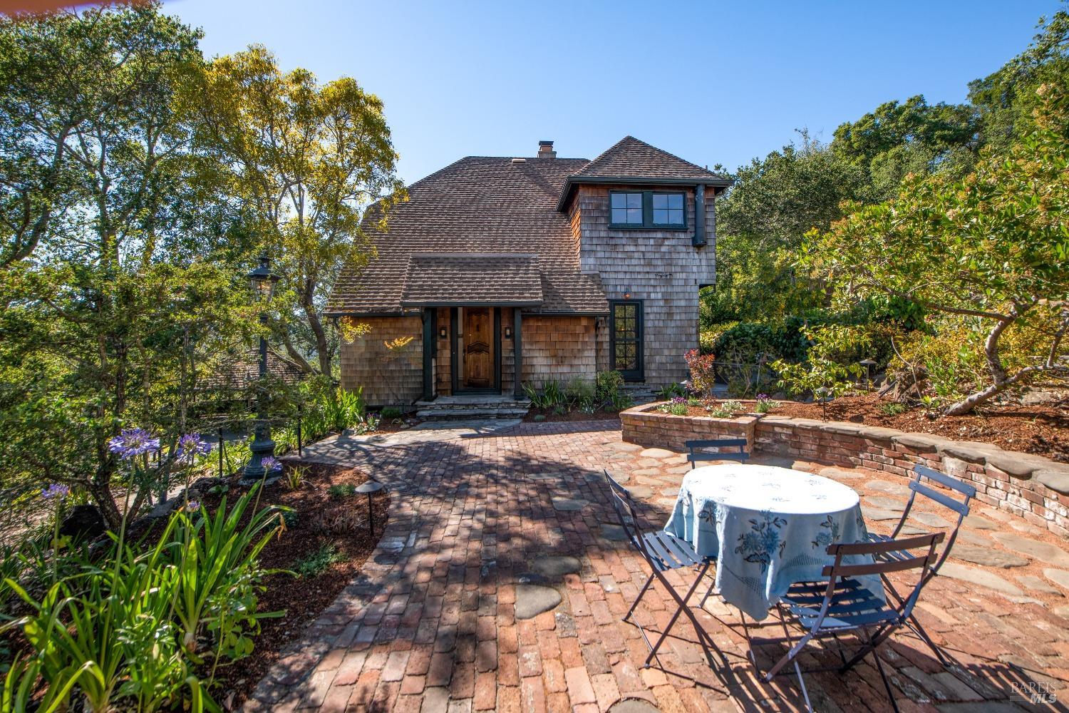 Detail Gallery Image 8 of 40 For 20 Vista Dr, Kentfield,  CA 94904 - 4 Beds | 1/1 Baths