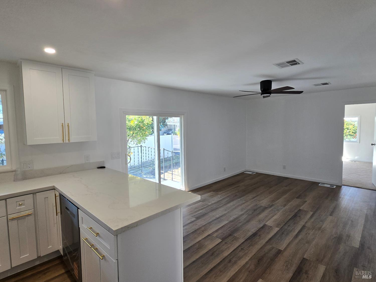 Detail Gallery Image 9 of 26 For 468 Colonial Park Dr, Santa Rosa,  CA 95403 - 2 Beds | 2 Baths