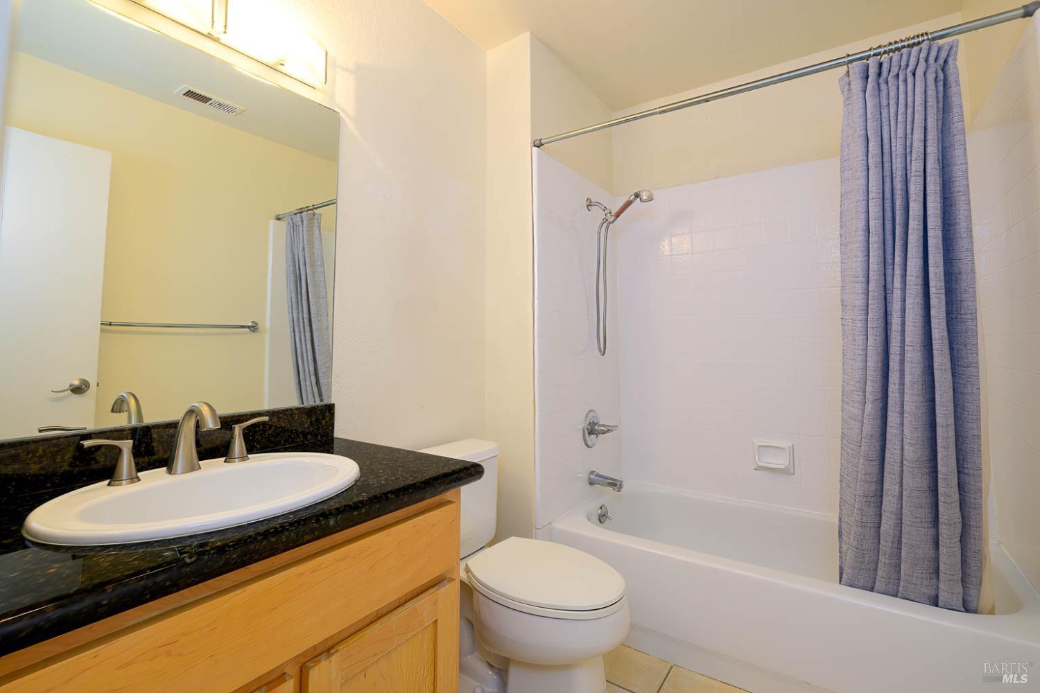 Detail Gallery Image 8 of 11 For 900 Cambridge Dr #114,  Benicia,  CA 94510 - 2 Beds | 1 Baths