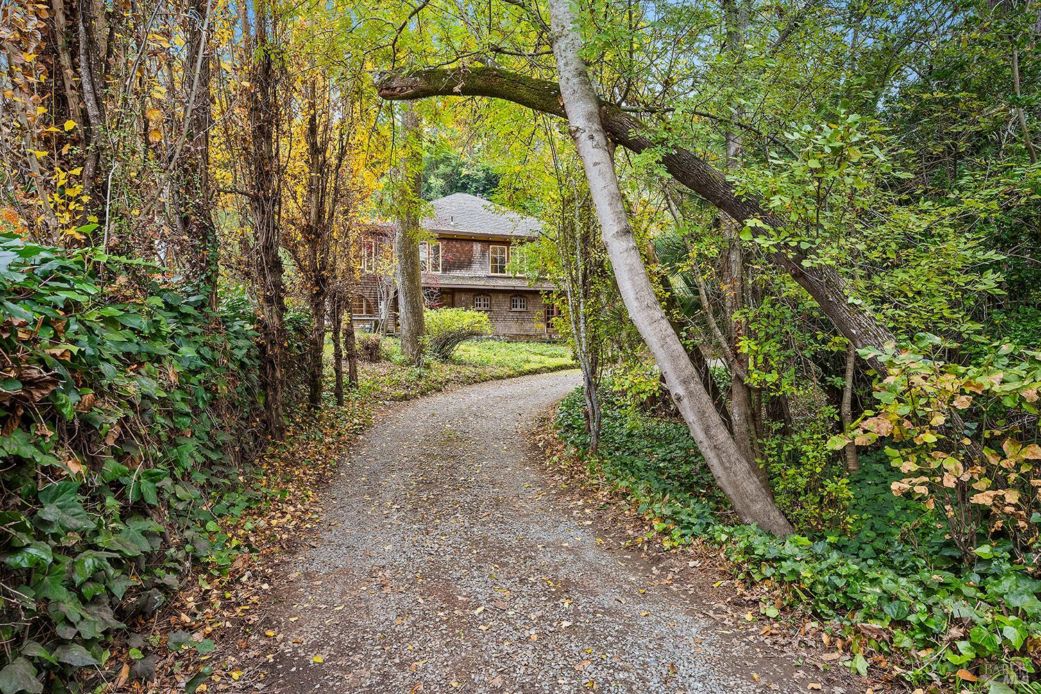 Detail Gallery Image 4 of 55 For 101 Laurel Grove Ave, Kentfield,  CA 94904 - 3 Beds | 2/1 Baths
