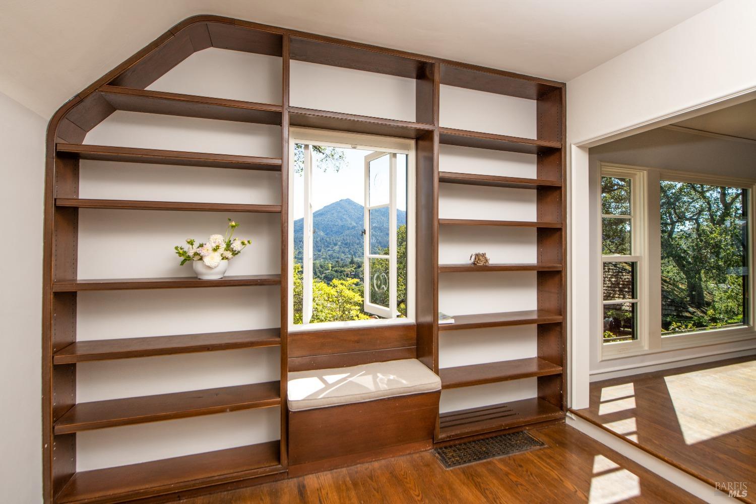 Detail Gallery Image 11 of 40 For 20 Vista Dr, Kentfield,  CA 94904 - 4 Beds | 1/1 Baths