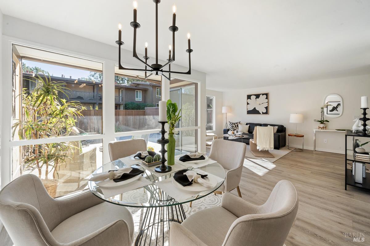 Detail Gallery Image 9 of 48 For 46 Surrey Ln, San Rafael,  CA 94903 - 2 Beds | 2 Baths