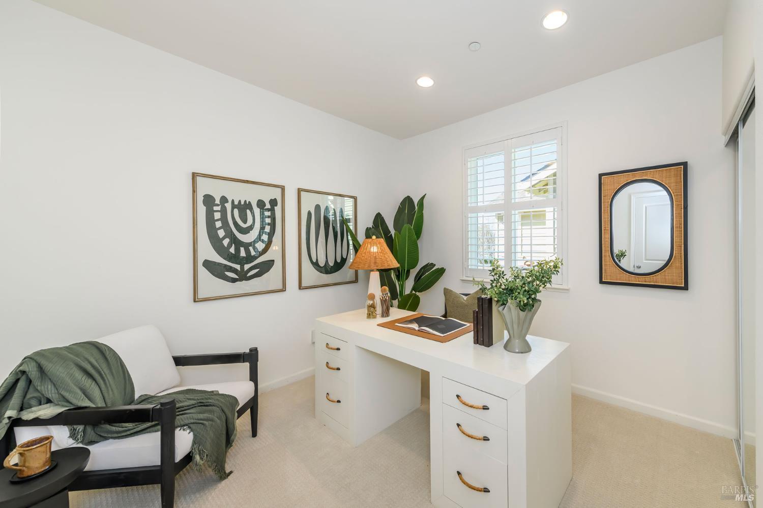 Detail Gallery Image 34 of 46 For 1727 Chinar Dr, Petaluma,  CA 94954 - 4 Beds | 2/1 Baths