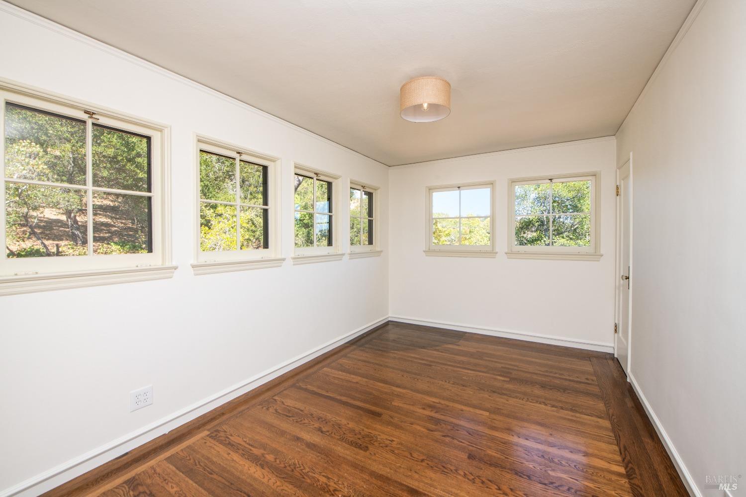 Detail Gallery Image 29 of 40 For 20 Vista Dr, Kentfield,  CA 94904 - 4 Beds | 1/1 Baths