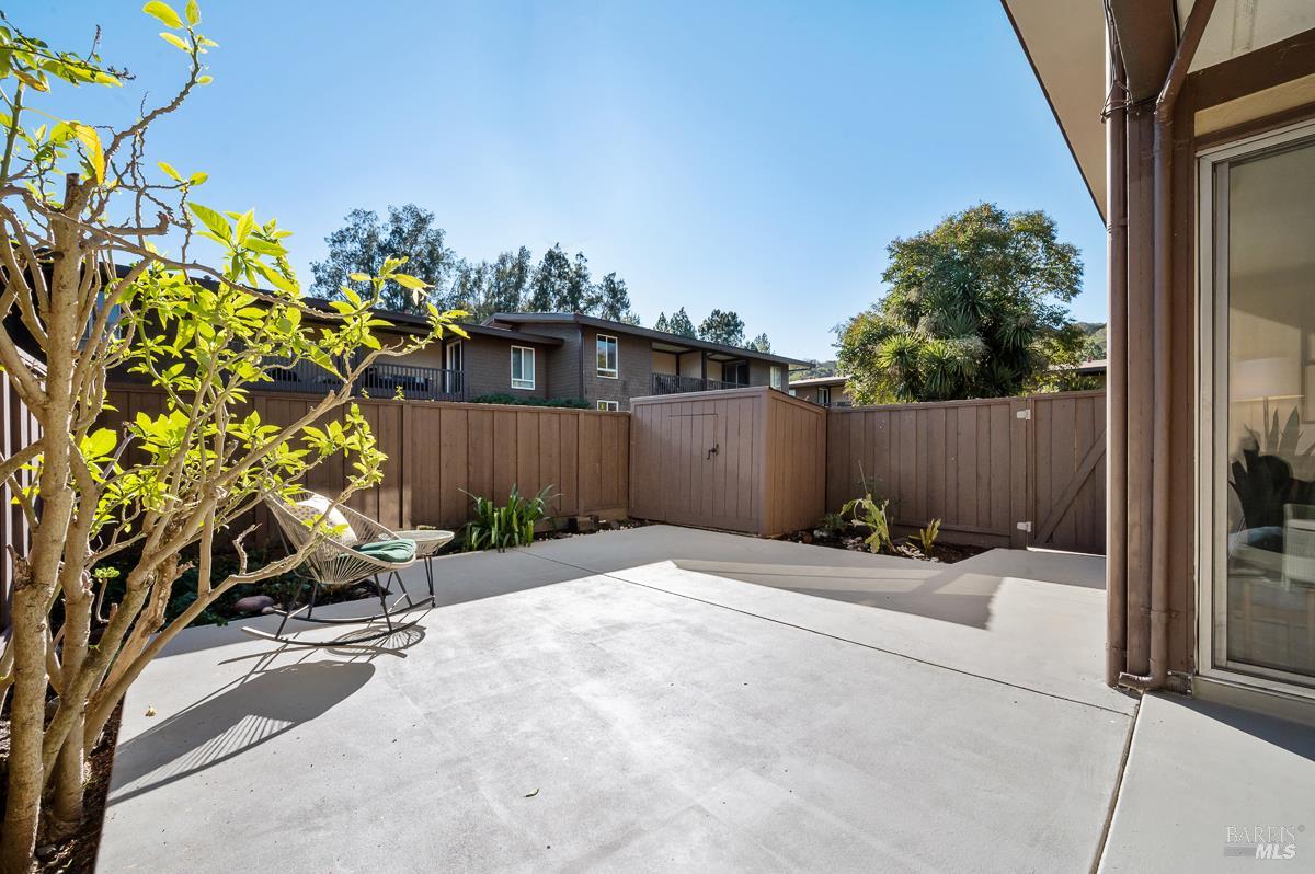 Detail Gallery Image 34 of 48 For 46 Surrey Ln, San Rafael,  CA 94903 - 2 Beds | 2 Baths