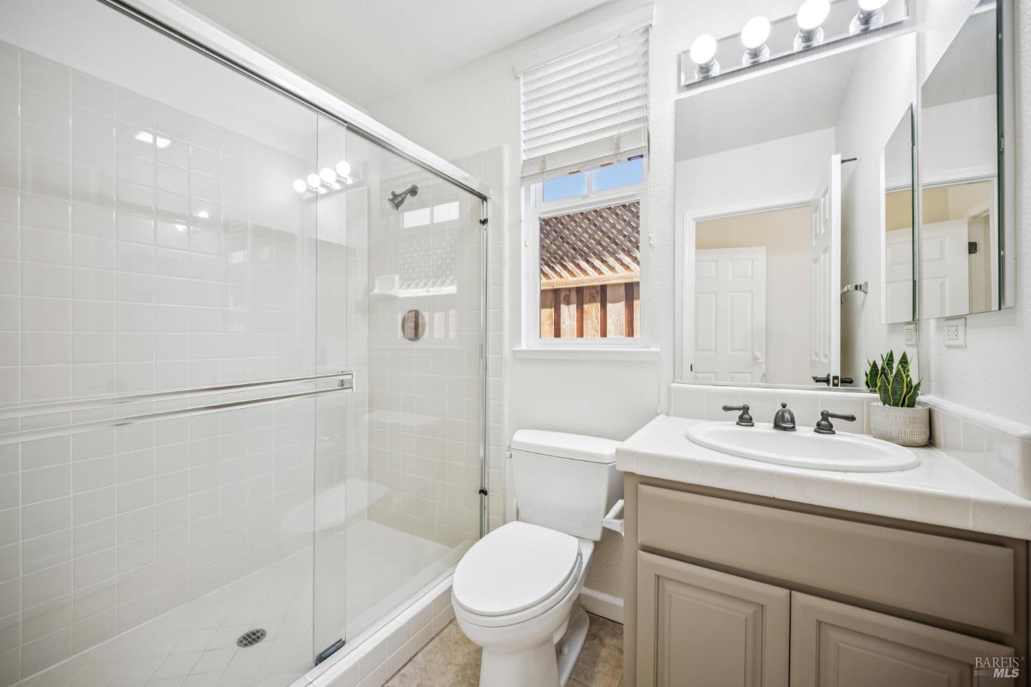 Detail Gallery Image 20 of 38 For 71 Oak Grove Dr, Novato,  CA 94949 - 4 Beds | 3/1 Baths