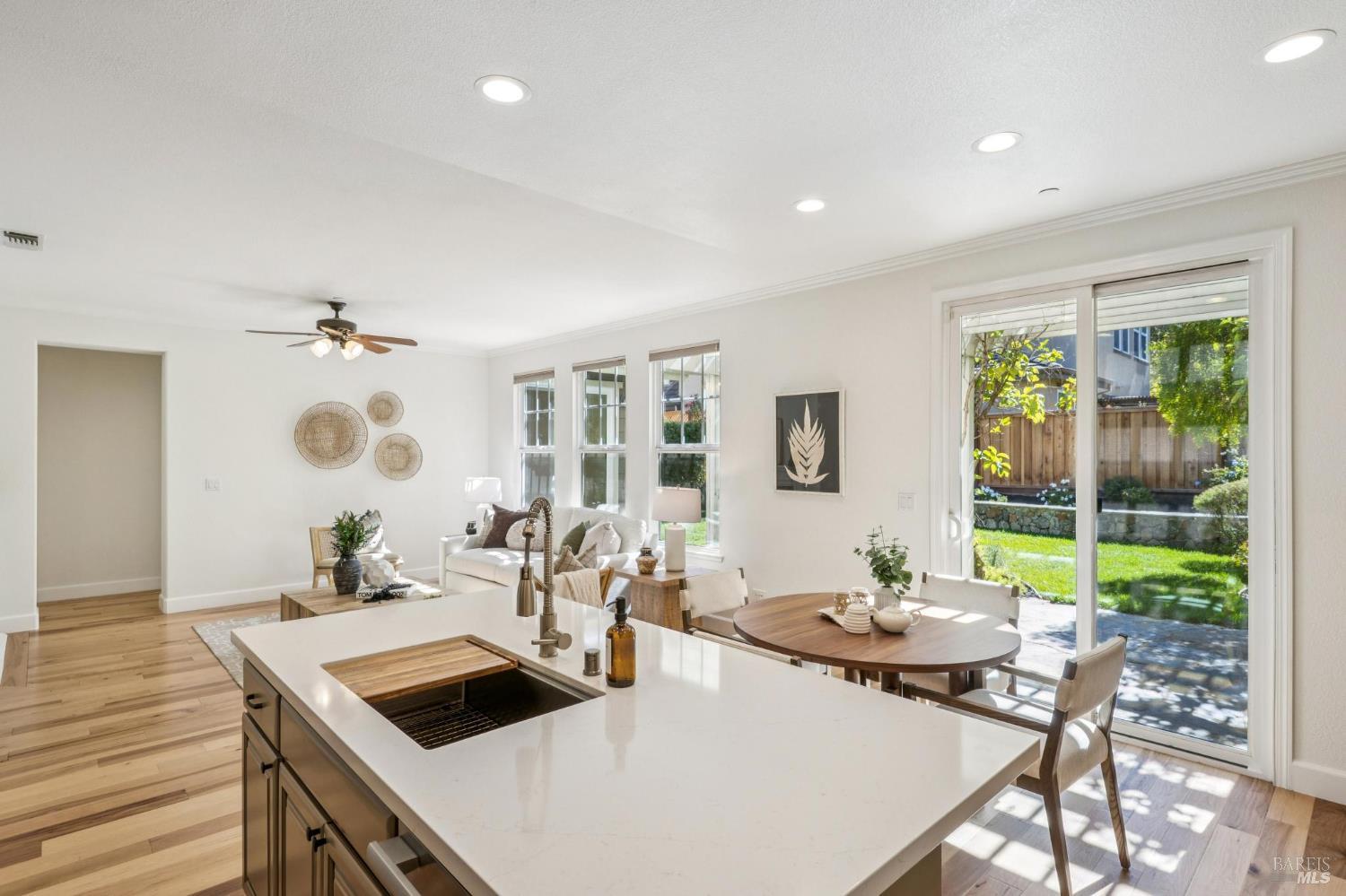 Detail Gallery Image 18 of 38 For 71 Oak Grove Dr, Novato,  CA 94949 - 4 Beds | 3/1 Baths