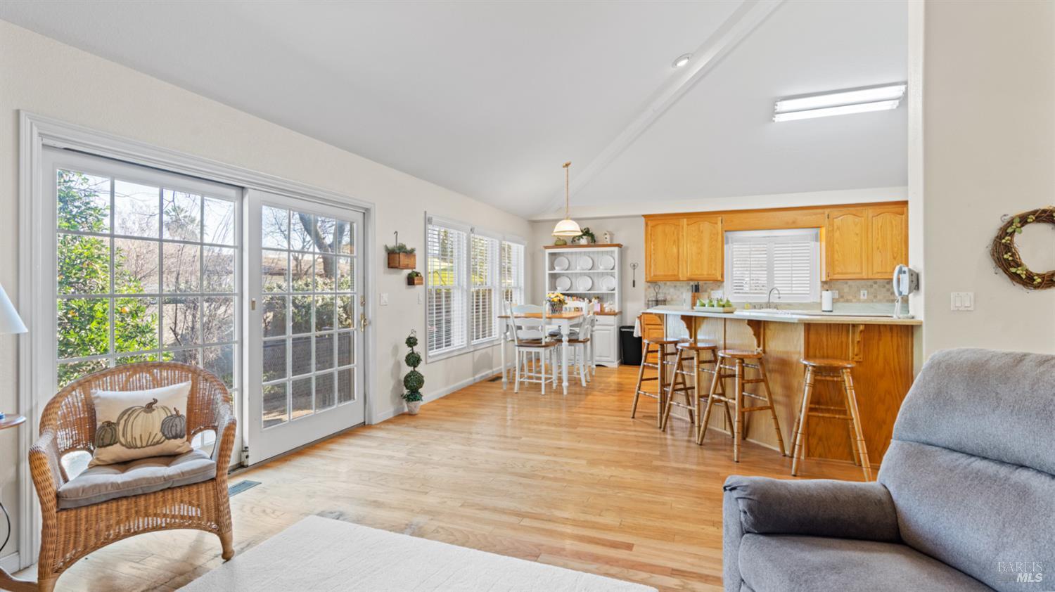 Detail Gallery Image 10 of 44 For 160 Lynd Way, Dixon,  CA 95620 - 3 Beds | 2/1 Baths