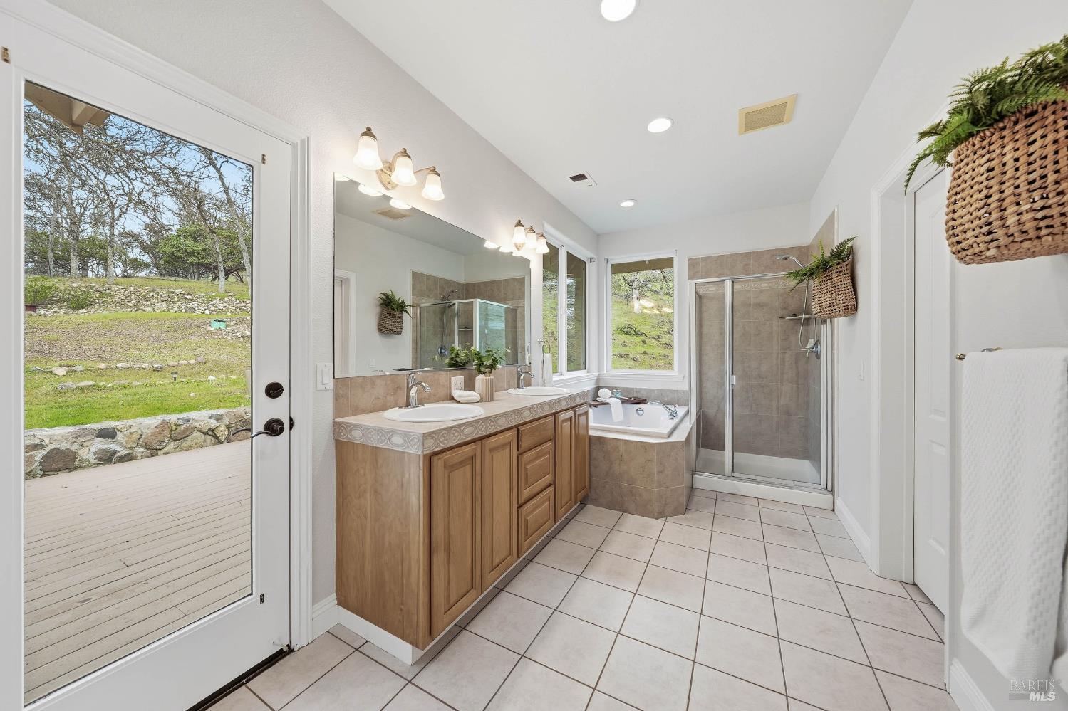 Detail Gallery Image 39 of 75 For 19429 Moon Ridge Rd, Hidden Valley Lake,  CA 95467 - 4 Beds | 2/1 Baths