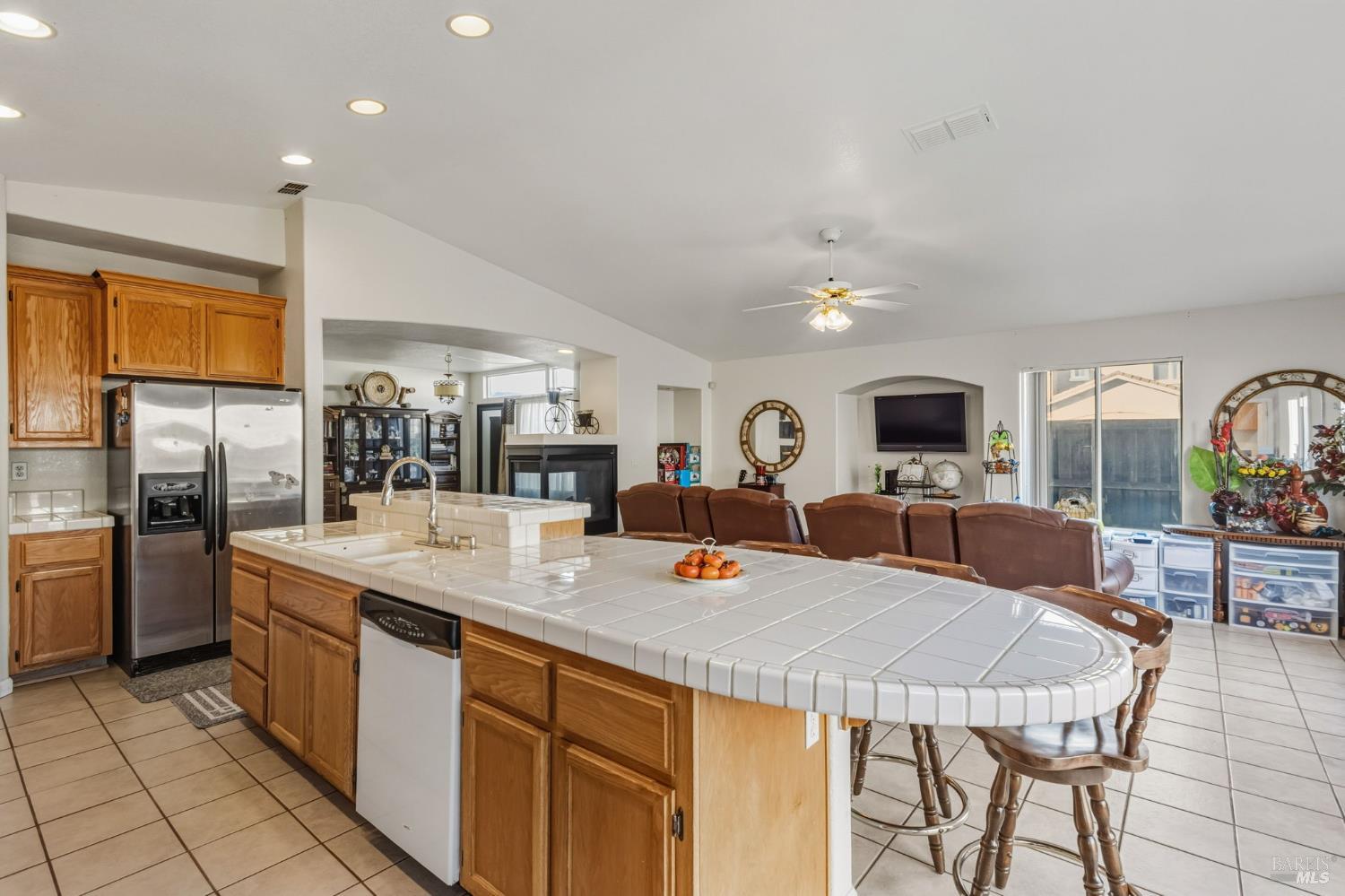 Detail Gallery Image 16 of 52 For 6996 Mortara Ct, Vallejo,  CA 94591 - 4 Beds | 3 Baths